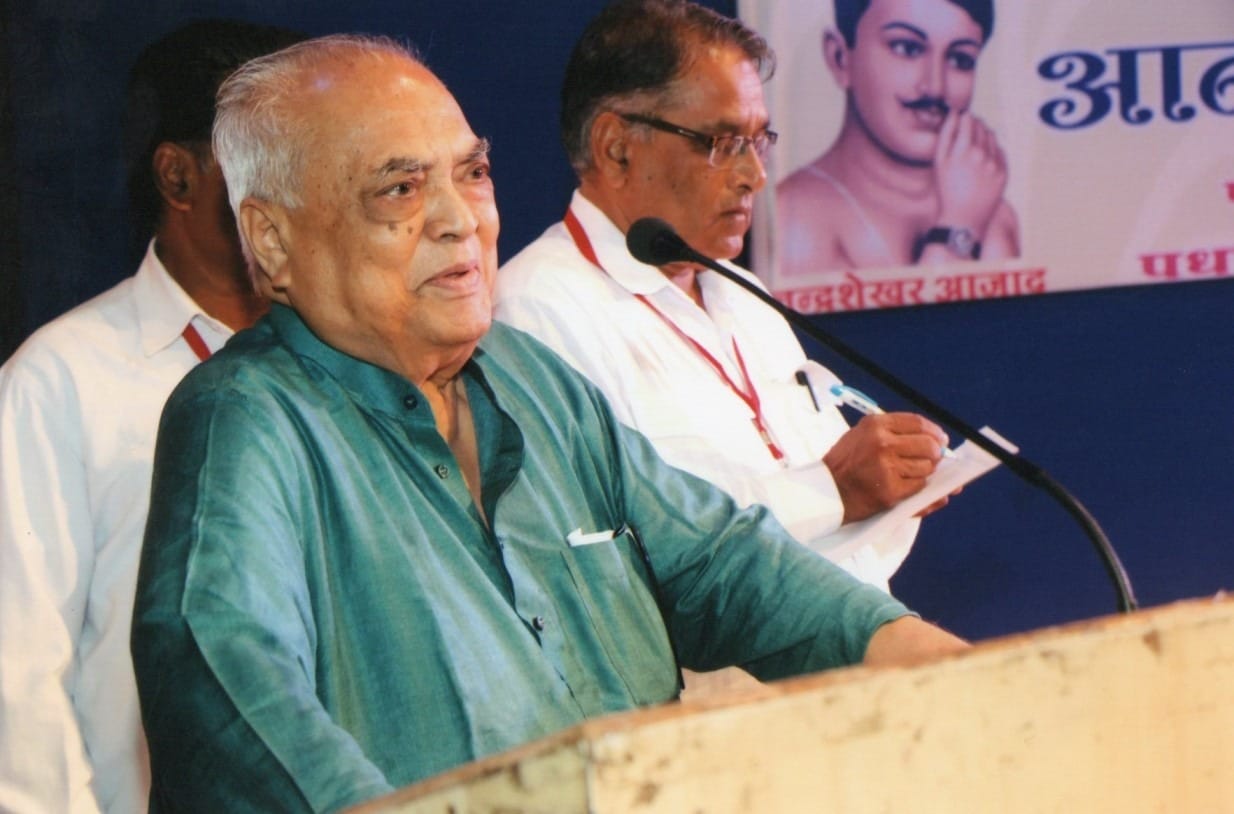 Indore News: Senior advocate Anand Mohan Mathur passed away, built bridges and auditoriums in Indore at his ow
