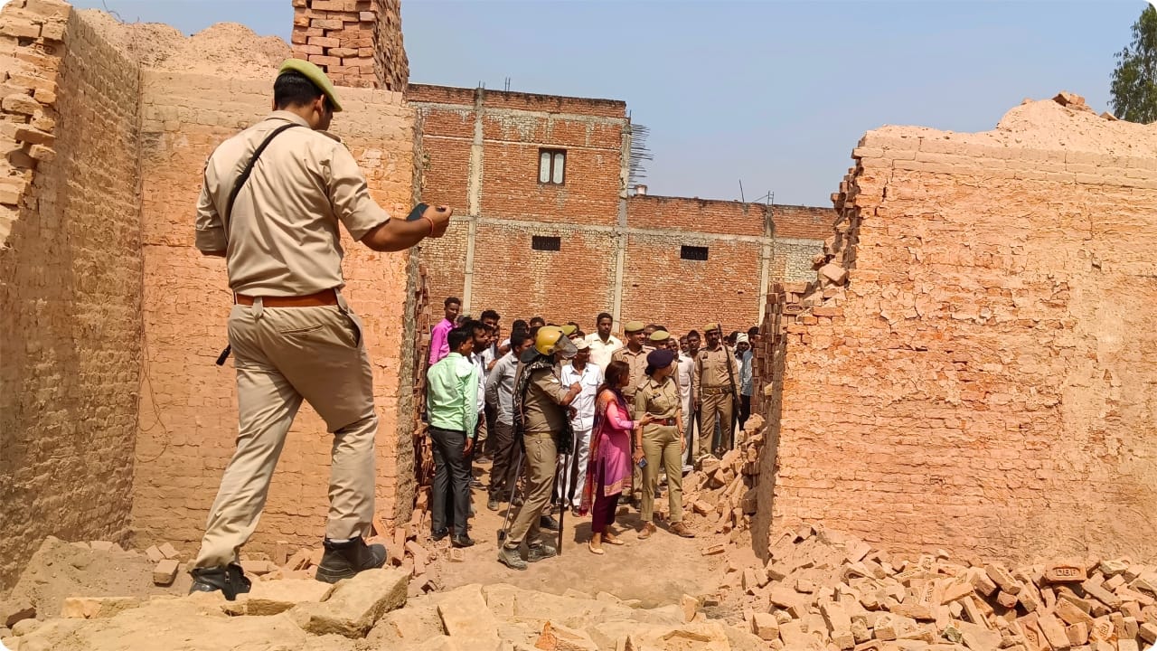 brick field wall collapsed in Bareilly Laborer died after being buried under the rubble