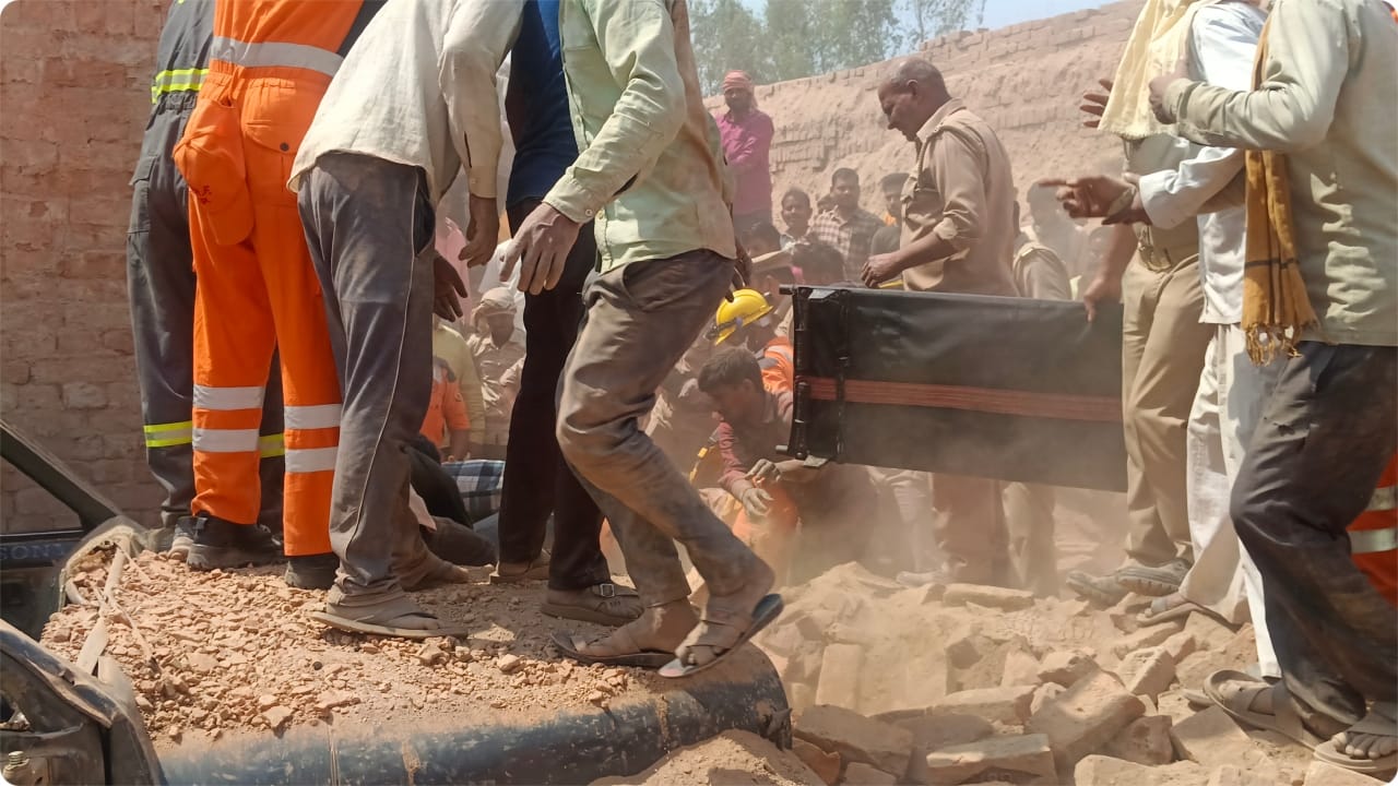 brick field wall collapsed in Bareilly Laborer died after being buried under the rubble