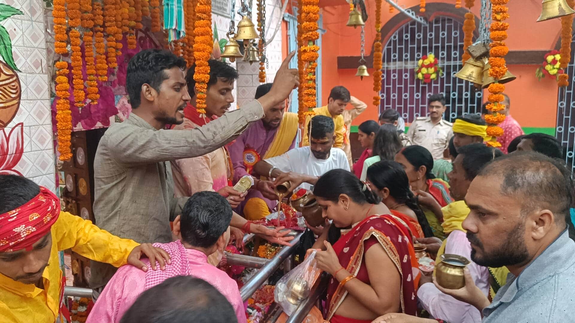 Sheetla Ashtami Huge crowd of devotees gathered in Maghra village of Bihar Sharif on Sheetla Ashtami see photo