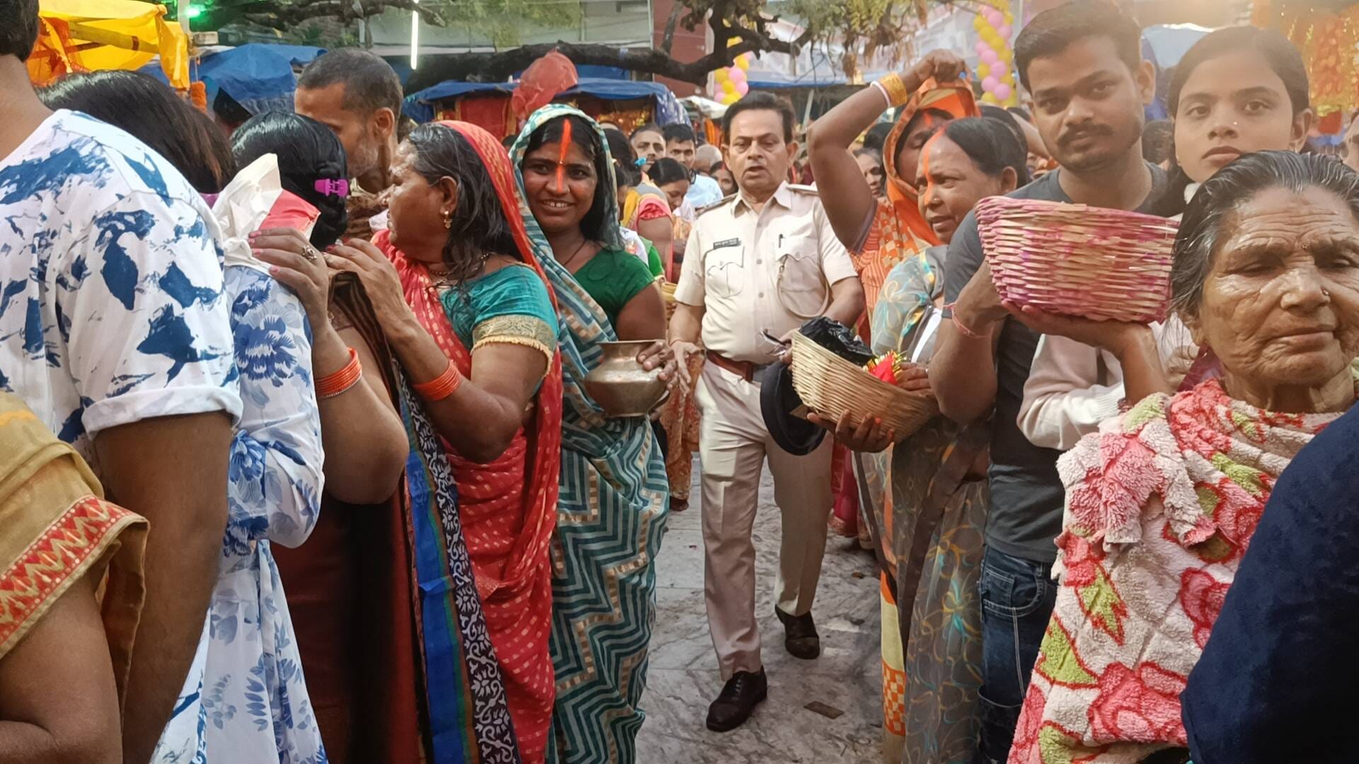 Sheetla Ashtami Huge crowd of devotees gathered in Maghra village of Bihar Sharif on Sheetla Ashtami see photo