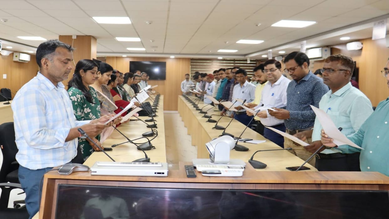 Bihar News Oath ceremony organized to raise awareness about road safety these people were present