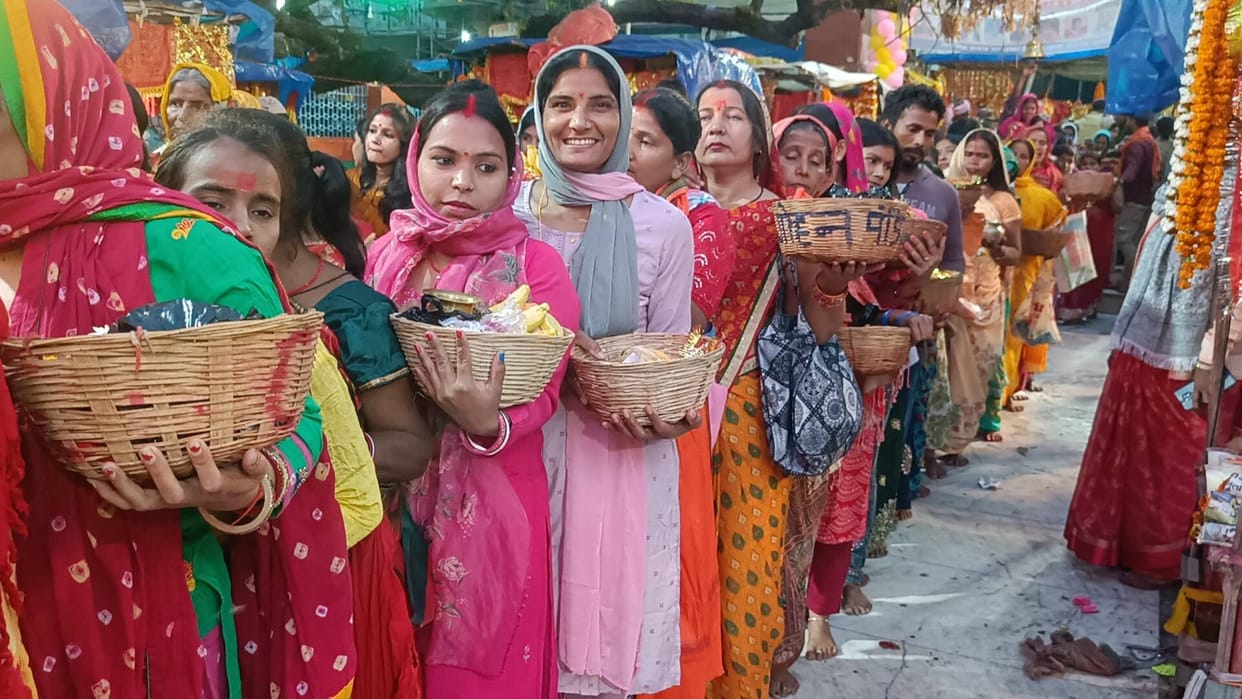 Sheetla Ashtami Huge crowd of devotees gathered in Maghra village of Bihar Sharif on Sheetla Ashtami see photo