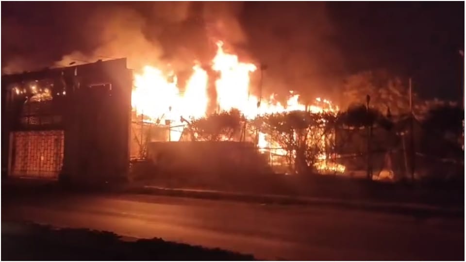 MP News: Fire broke out in Gwalior's marriage garden late at night goods worth lakhs of rupees burnt