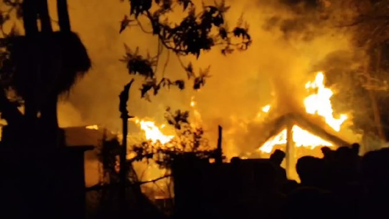 Fire wreaked havoc in this village of Pilibhit five houses burnt to ashes