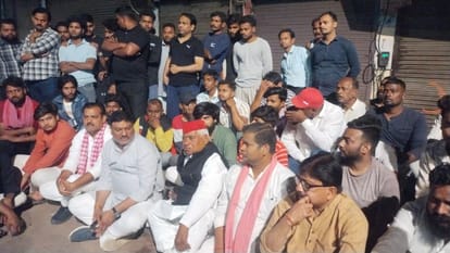Ayodhya: Martyr's son dies in an accident, family members block the road alleging harassment; MPs arrive on th