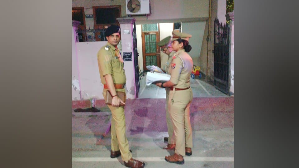 Daughter-in-law killed retired officer by beating him with a bat In Ghaziabad See photos