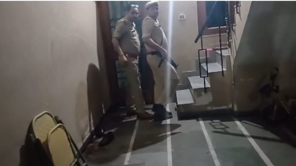 Daughter-in-law killed retired officer by beating him with a bat In Ghaziabad See photos