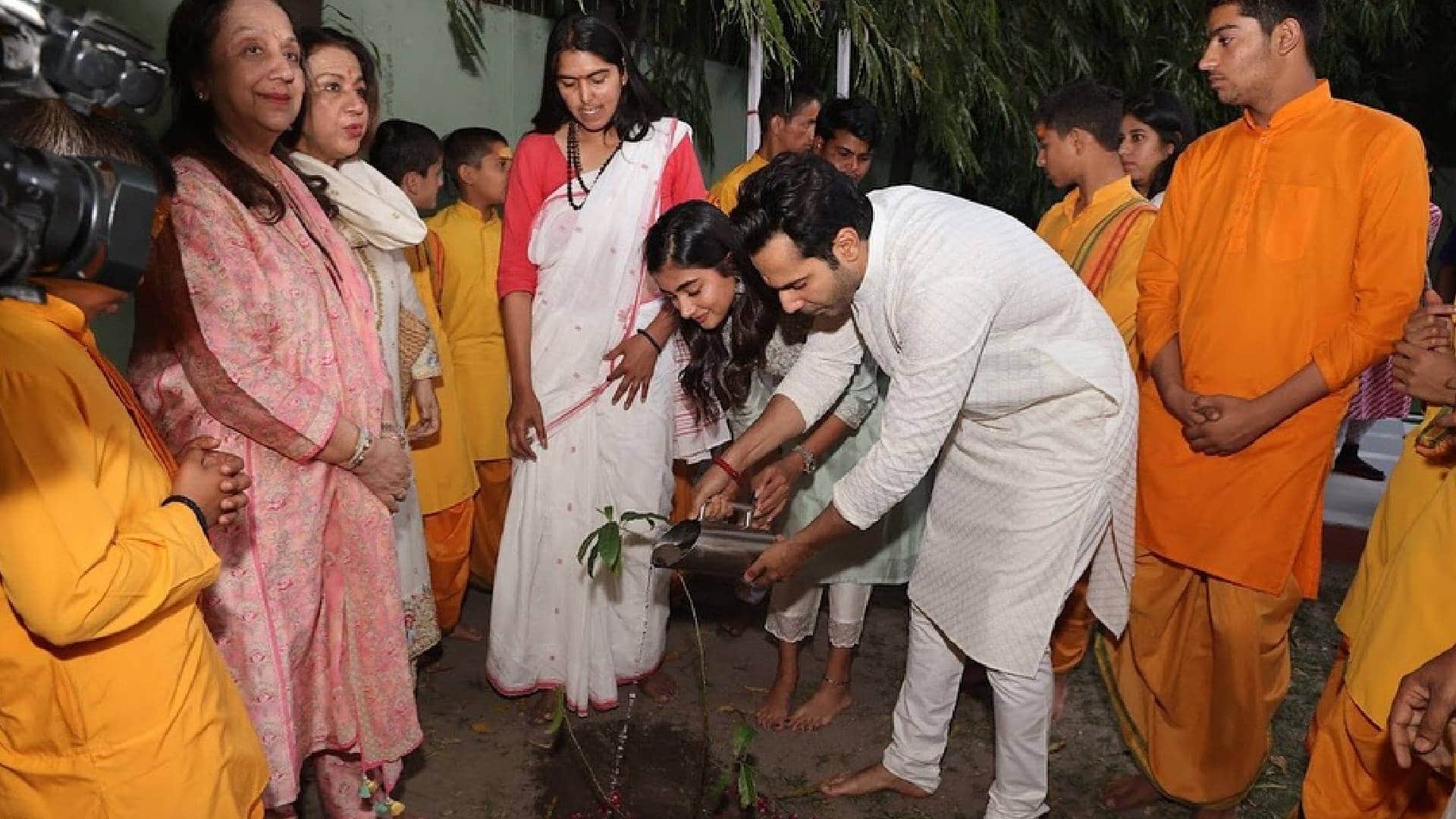 Hai Jawaani Toh Ishq Hona Hai Shooting in Rishikesh varun dhawan pooja hegde performs aarti Aarti pics viral