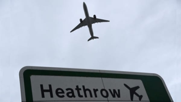 London Airports Face Disruption as Tech Glitch Cuts Flights