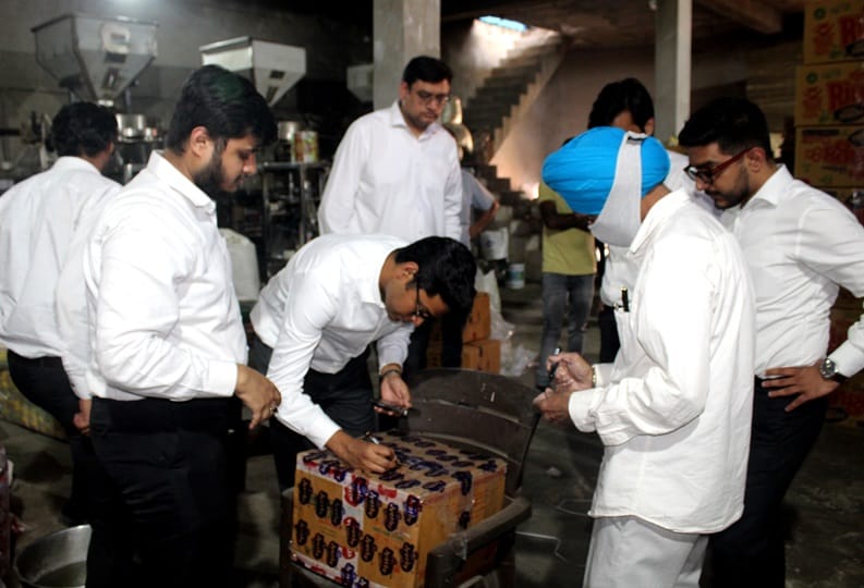 Raid in Namkeen factory, noodles and other items confiscated