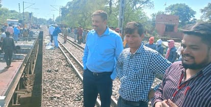 Train operations halted 1500 small business people in trouble MST holders resort to car sharing