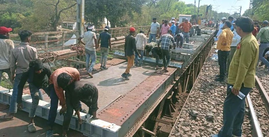 Train operations halted 1500 small business people in trouble MST holders resort to car sharing