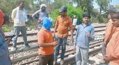 Train operations halted 1500 small business people in trouble MST holders resort to car sharing