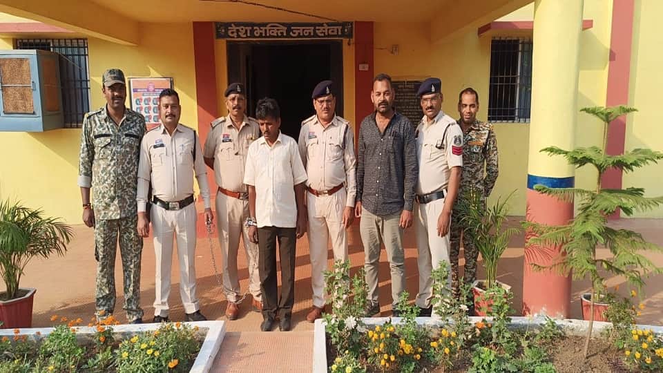 पुलिस की गिरफ्त में आरोपी