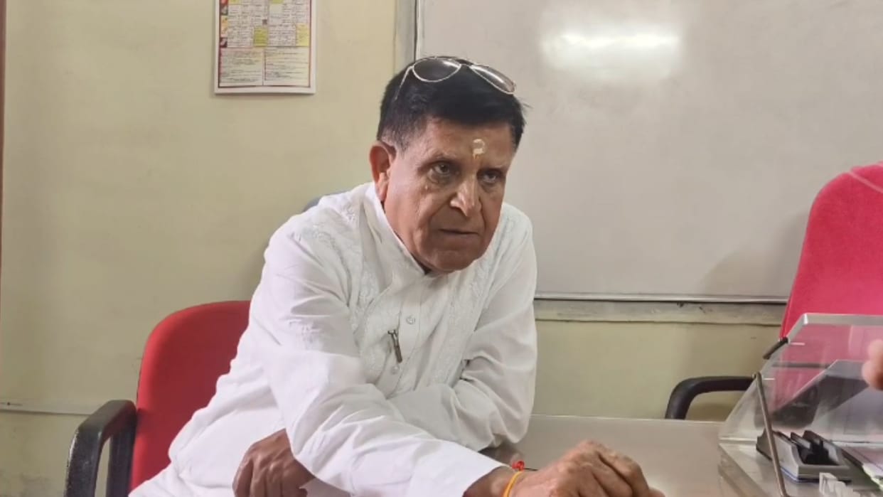BHU alumnus Pt. Lekhraj Sharma made predictions by looking at hands of 33,499 people including President