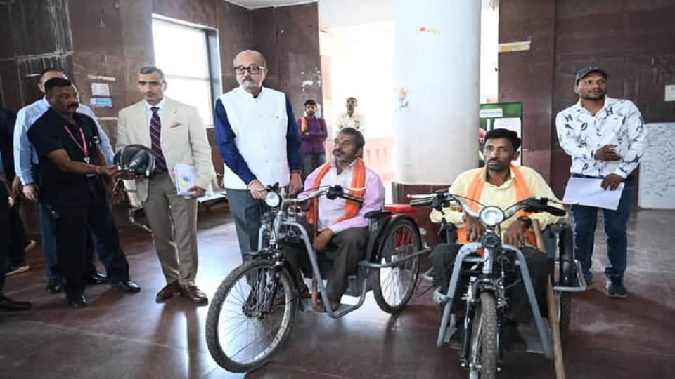राज्यपाल रमेन डेका