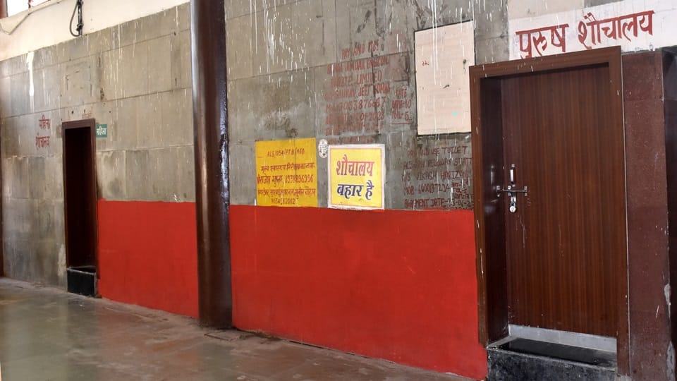 Aligarh railway station toilets locked