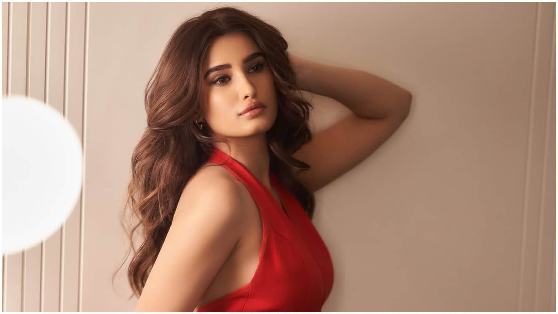 Salman Khan says to rasha thadani your mother was fighting with me raveena tandon also replied