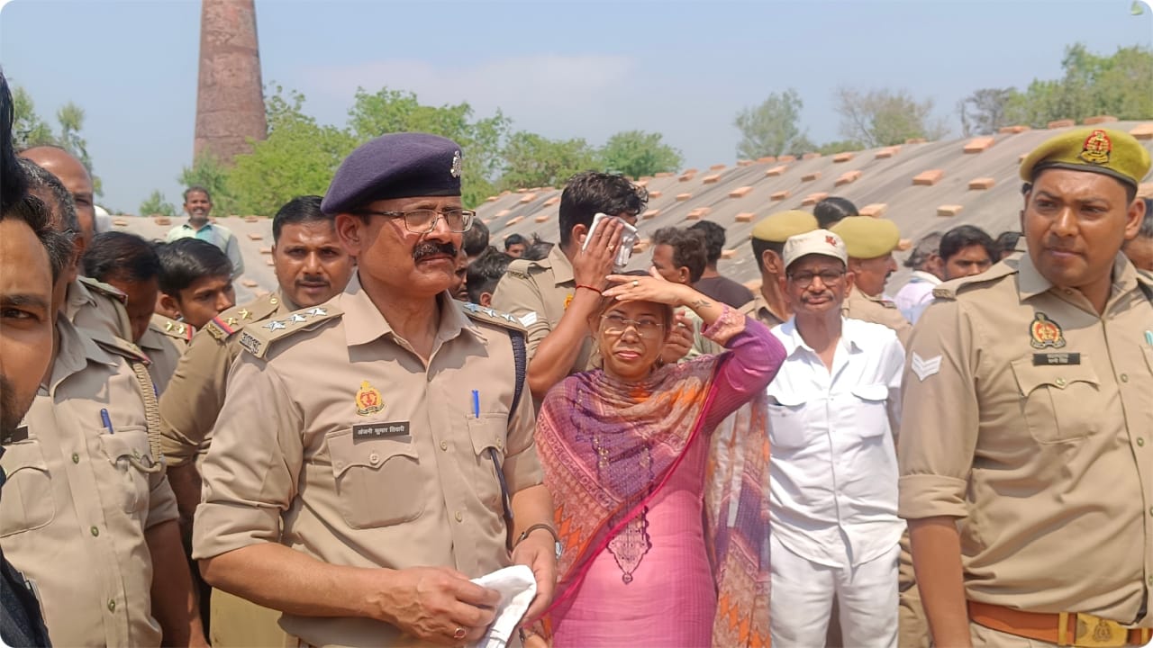 brick field wall collapsed in Bareilly Laborer died after being buried under the rubble