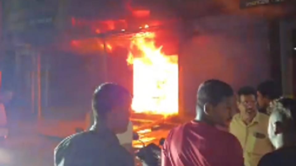 A sudden fire broke out in a clothes shop in Bilaspur