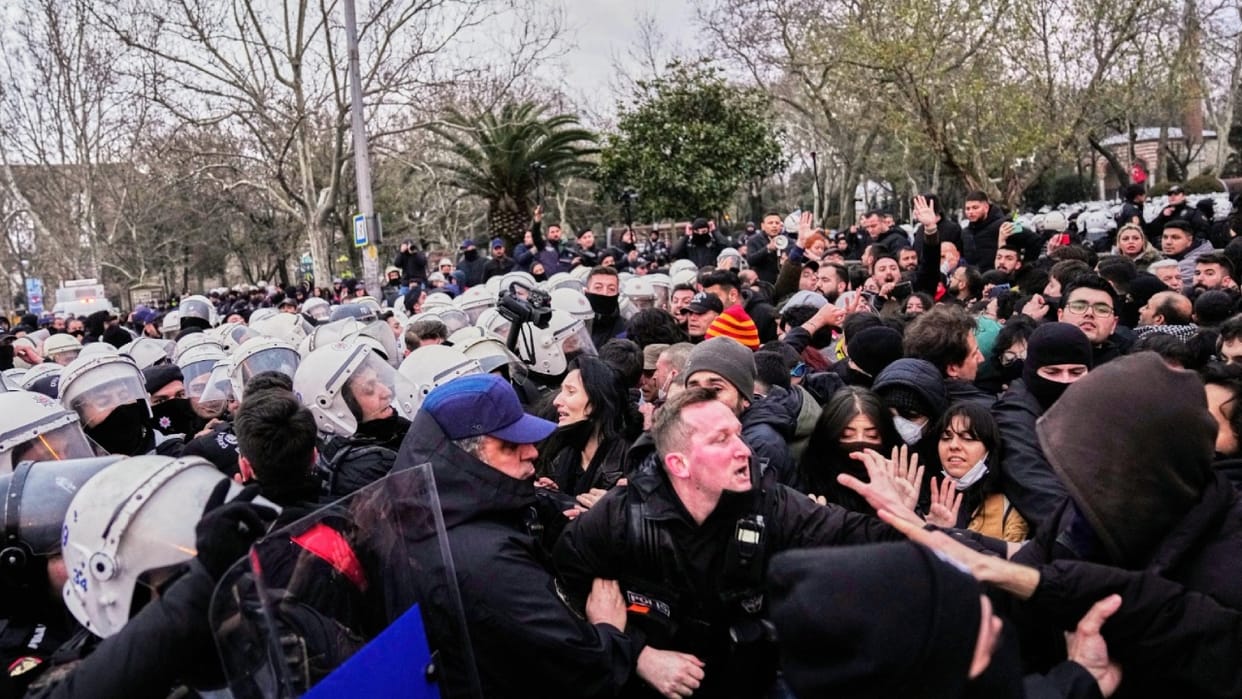 Turkey Police used force, fired rubber bullets against those protesting against Imamoglu's arrest