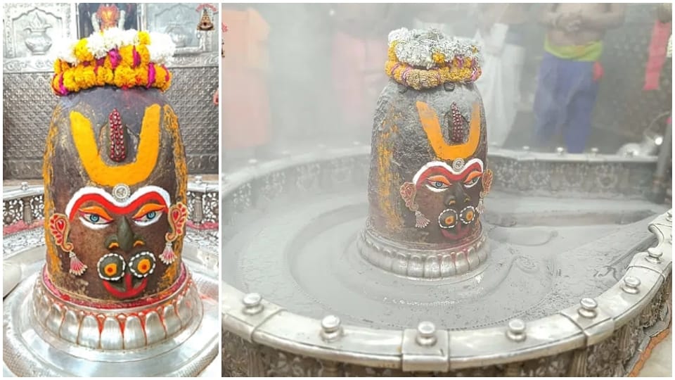 Baba Mahakal gave darshan in the form of Hanuman during Bhasma Aarti
