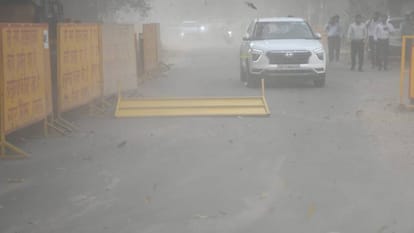 UP Weather News: Weather suddenly changed in Awadh including capital dust storm blew with clouds in sky