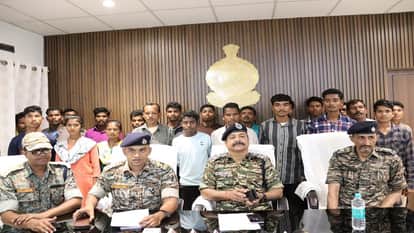 22 नक्सलियों ने किया सरेंडर