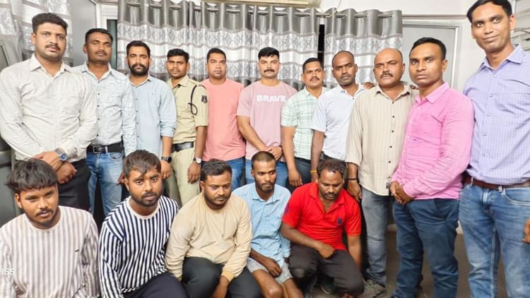 Dhamtari: 20 लाख रुपये की लूट के मामले में एक नाबालिग समेत छह आरोपी गिरफ्तार, 19 लाख 85 हजार रुपये बरामद