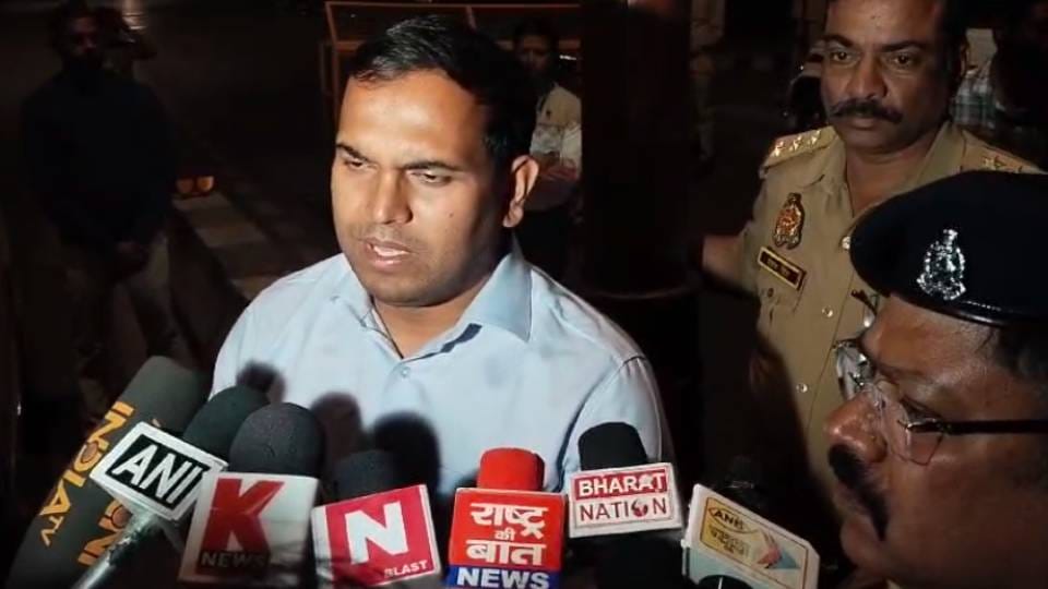 DM removed SDM who was accused of harassing the son of martyr In Ayodhya