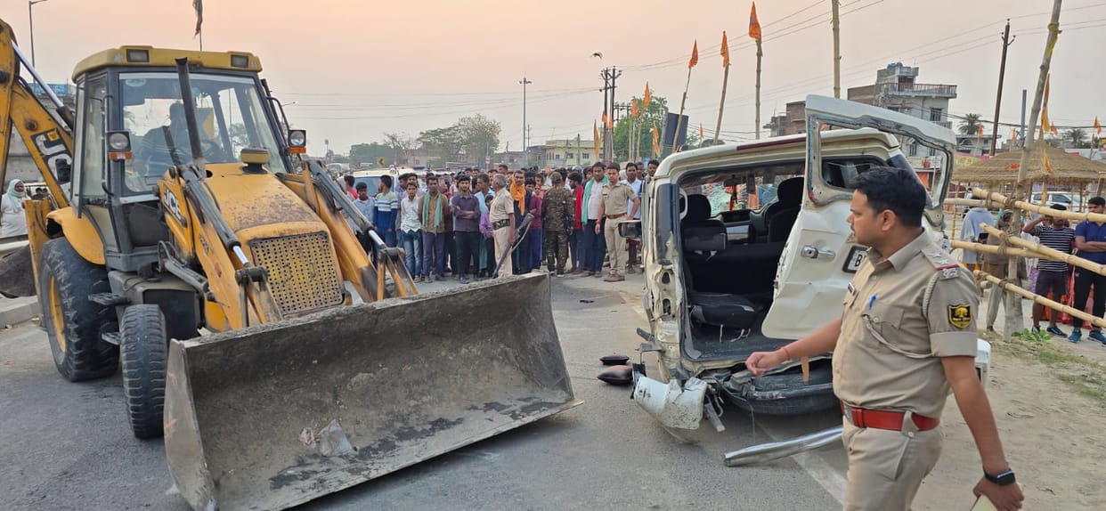 Bihar News : Accident today in begusarai khatopur on national highway