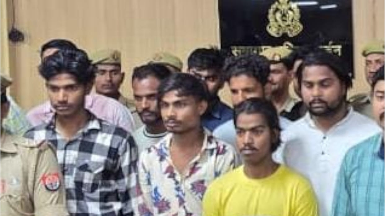 In Basti, A pistol factory operating in a tin shed was caught, eight people including the kingpin were arreste