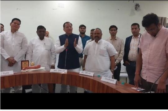 chairman advised officials to learn from Modi and Yogi