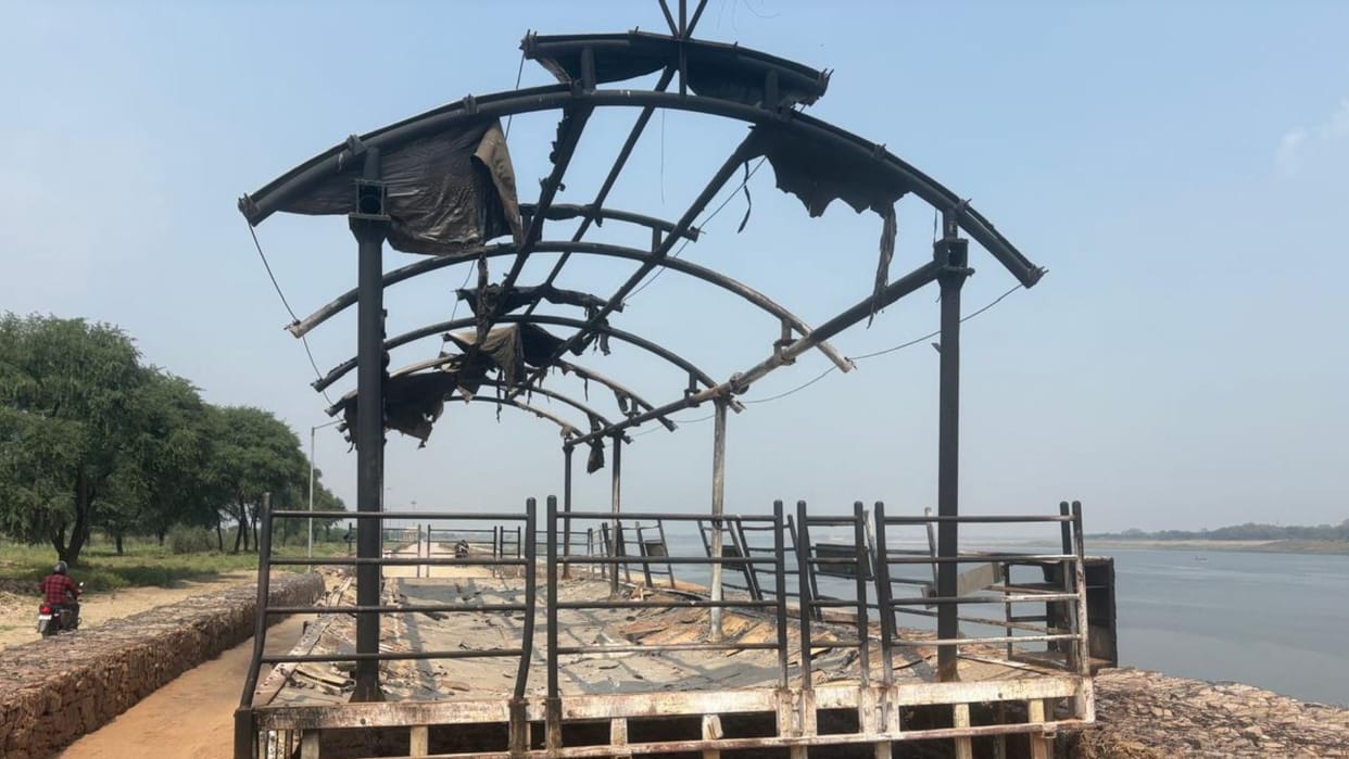 Jetty near Markandeya Mahadev Ganga Ghat was burnt by anti-social elements