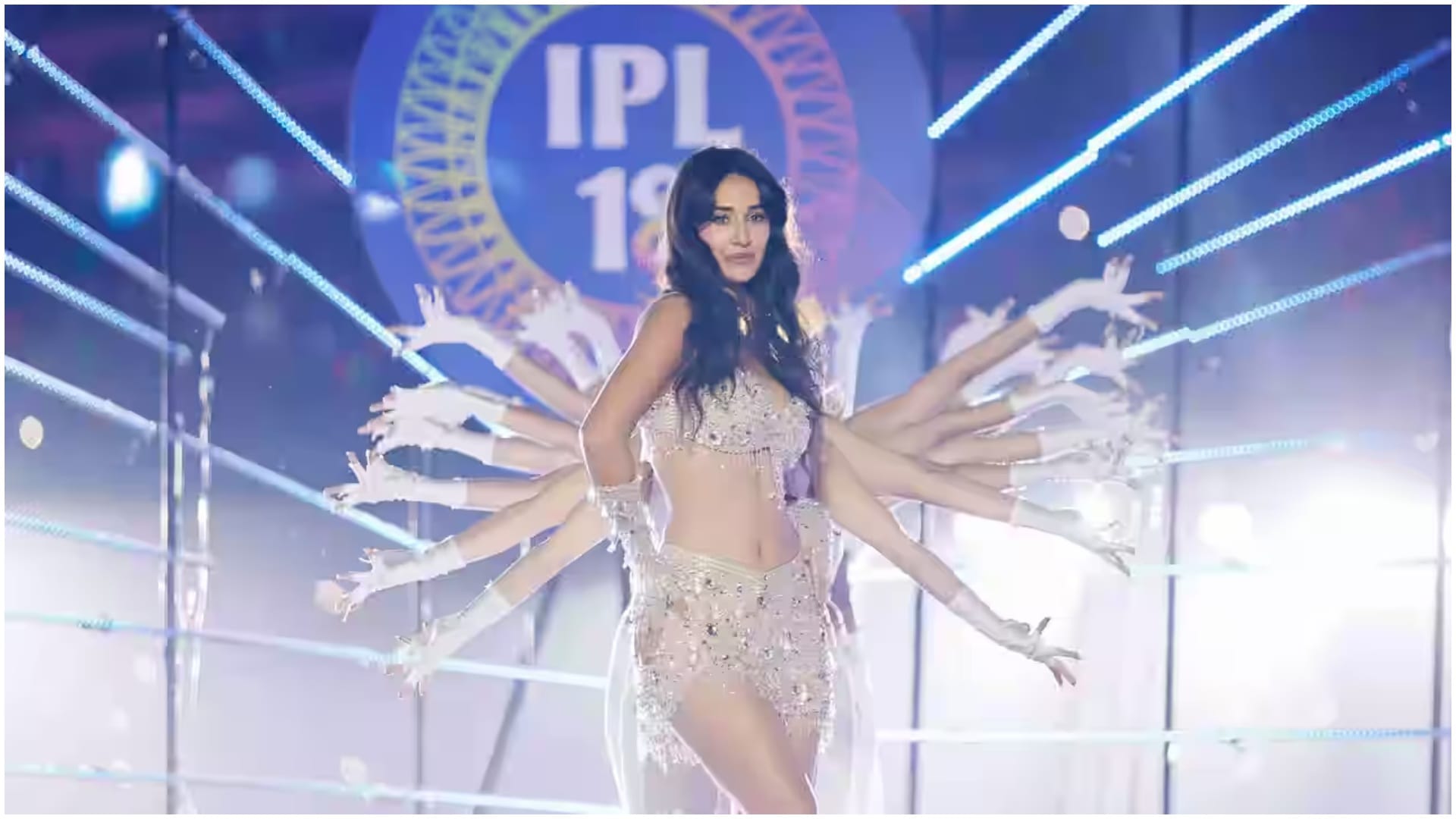 Actors Who Became Famous from Debut Film Without Any Bollywood Connections Anit Padda Kriti Sanon Deepika