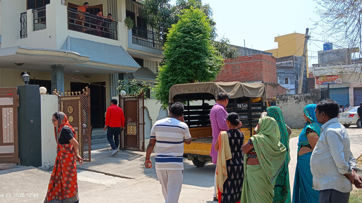 Dead bodies of father and son found in Shahpur, Gorakhpur,police searching through CCTV, forensic team on spot