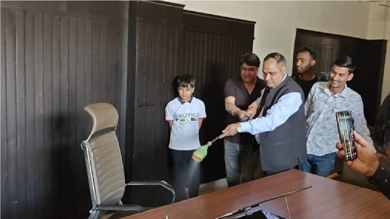 Rohtak District Bar President and General Secretary sprinkled Ganga water