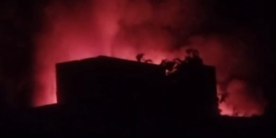 Farrukhabad Massive fire breaks out in a pesticide factory villagers scared of explosion investigation begins