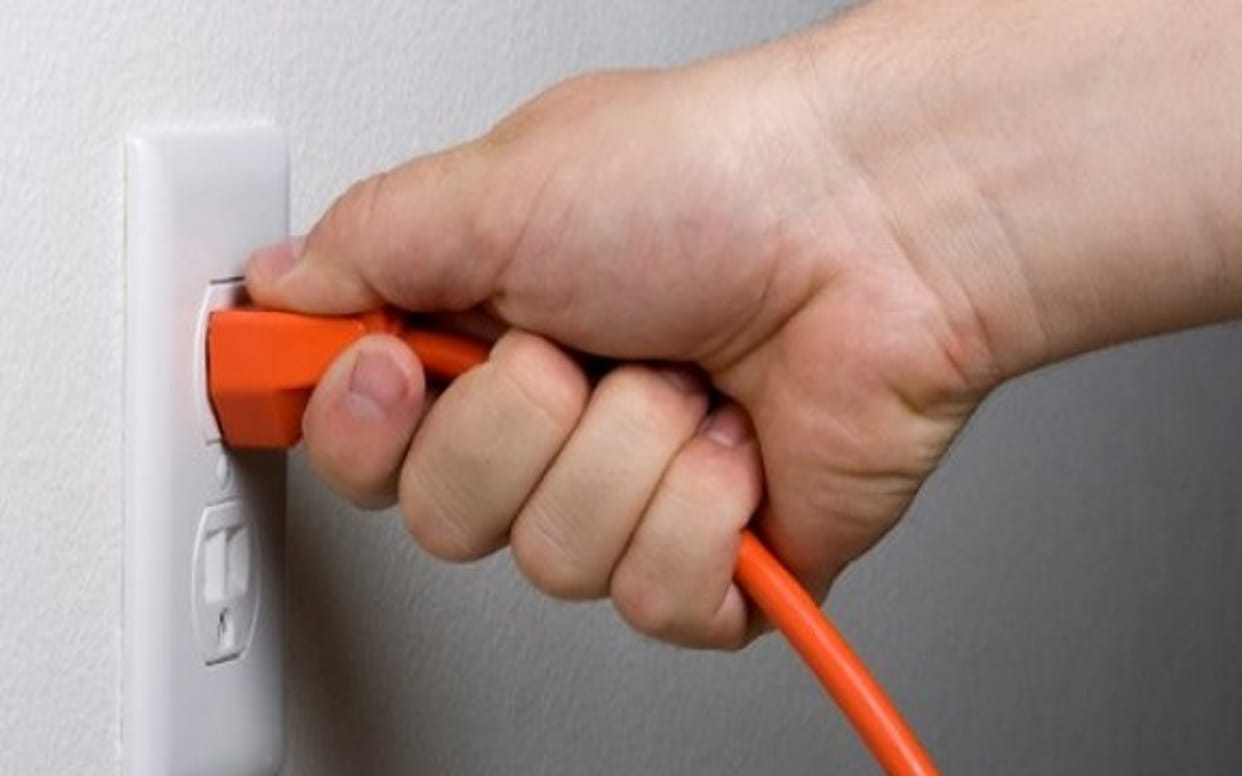 eacher brutally beats innocent child, gives him electric shocks in case of body theft