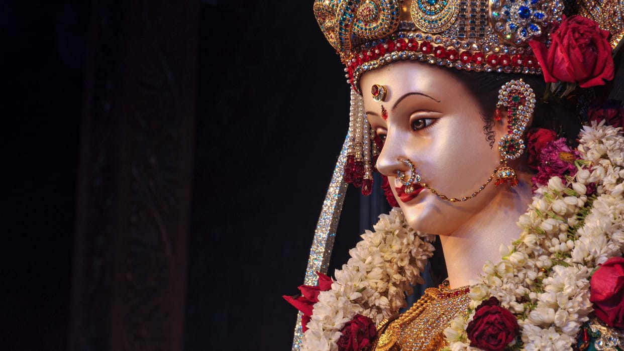 Chaitra Navratri 2025 colors significance spiritual benefits dates navratri ke nau rang jaane mahatva laabh