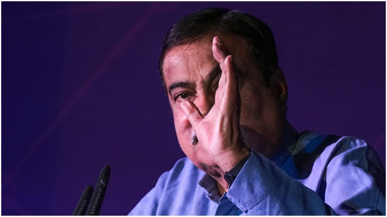 A leader should consider party, its workers as his family: Nitin Gadkari