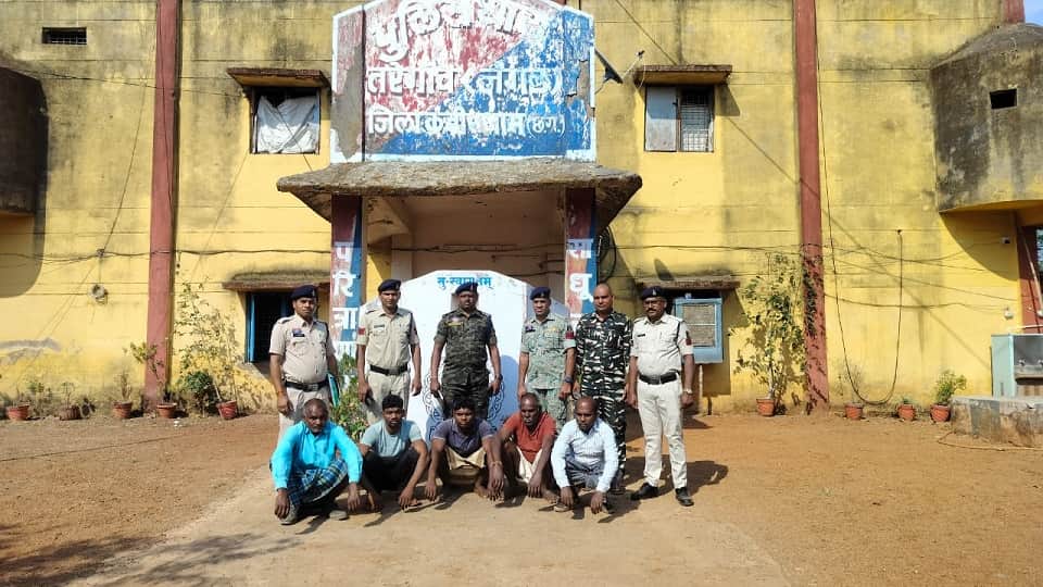 पुलिस की गिरफ्त में आरोपी