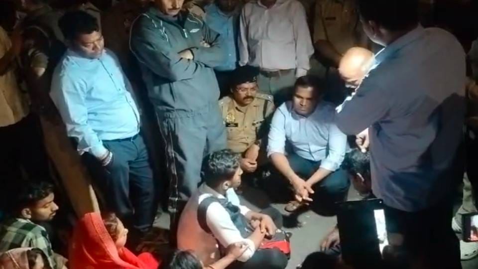 Ruckus over death of martyr clerk son in Ayodhya allegation of harassment on Tehsil officer
