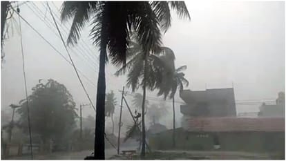 UP: Three people died due to storm in many districts, now there will be relief from heat waves till May 4; it