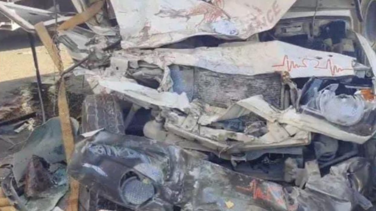 Churu News: High speed truck hit ambulance, two including driver died, couple seriously injured