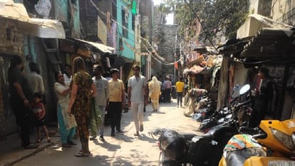 One person died in stone pelting and stabbing after a fight between children in JJ Colony of Wazirpur, Delhi