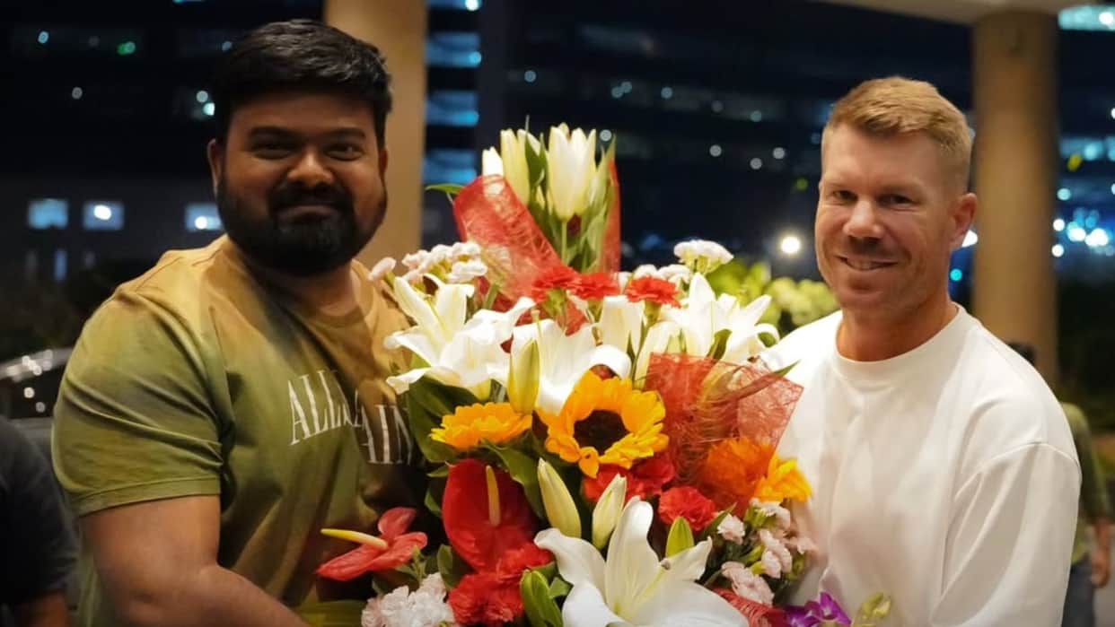 David Warner warm welcome in Hyderabad to promote south actor Nithiin movie Robinhood by Venky Kudumula