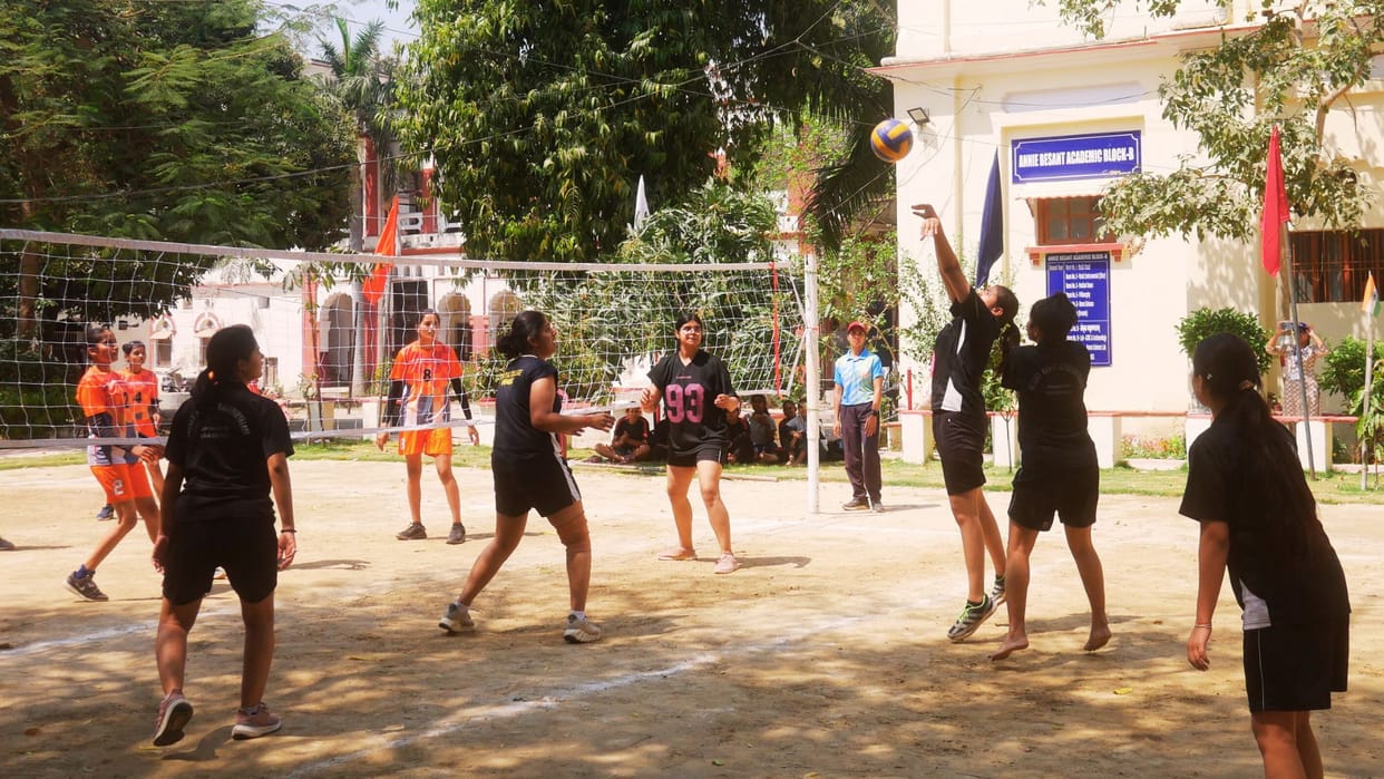 Sports News 500 daughters from 12 colleges Kashi showed strength BHU champion in volleyball-kabaddi