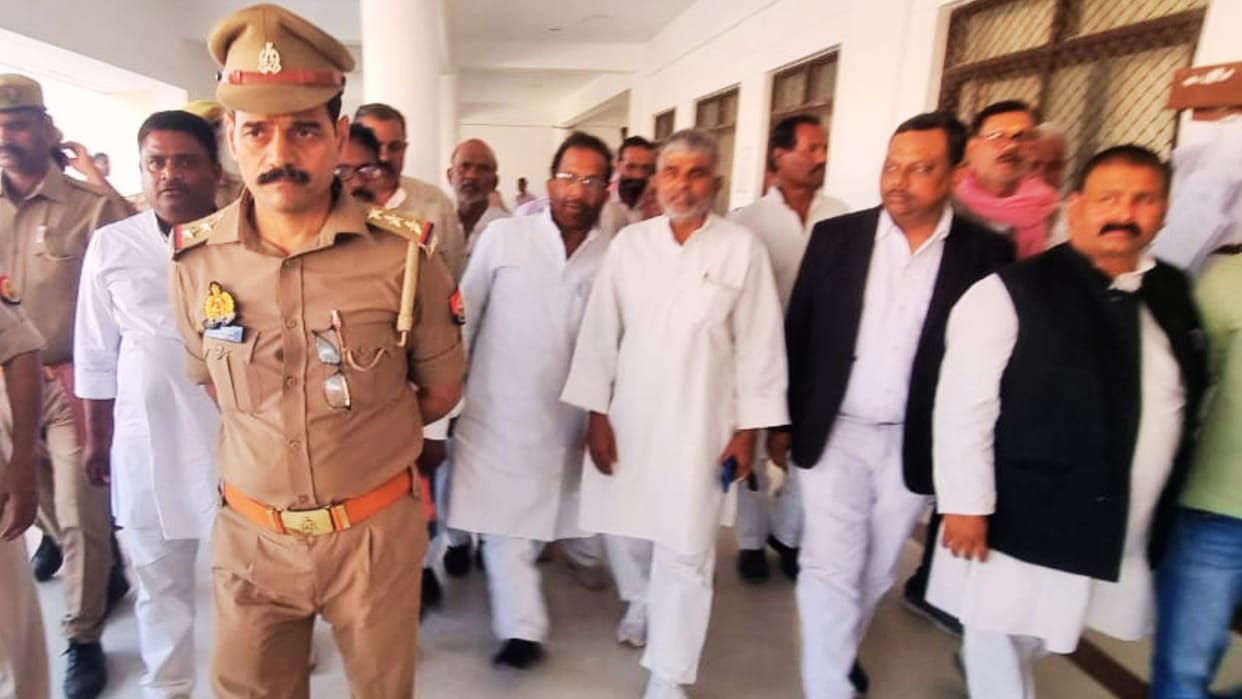 MLA Zahid Beg appeared in bhadohi court Arrived amid tight security got next date case of teenager death